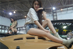 **The Prelude to Nighttime Shanghai: Excitement and Anticipation During the Day** **The Prelude to Nighttime Shanghai: Excitement and Anticipation During the Day**